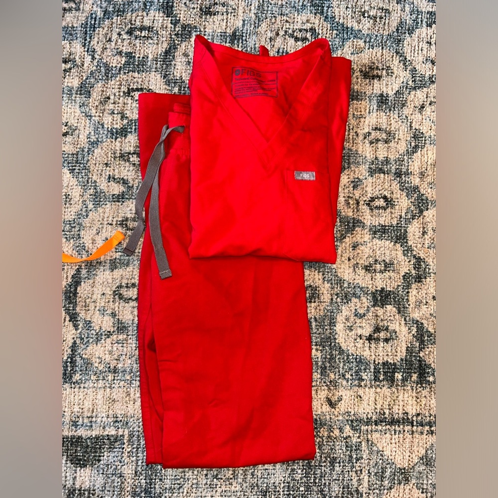 Red Figs Scrub Set